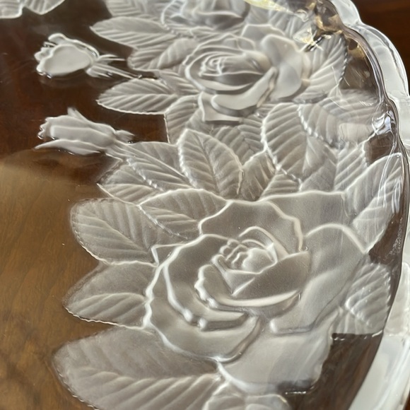 Mikasa Studio Nova Winter Rose serving reversed frosted cameo Platter 14” - Picture 3 of 6